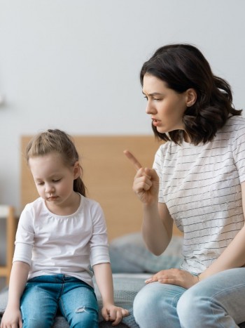 Apego evitativo: así surge en la infancia y así influye en la adultez