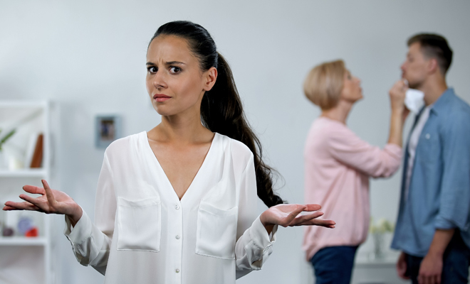 ¿Qué puedes hacer cuando tu pareja antepone a su familia?