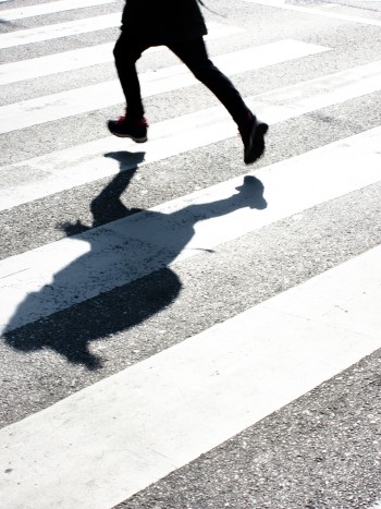 ¿Tienes miedo a cruzar la calle? Causas de la agirofobia