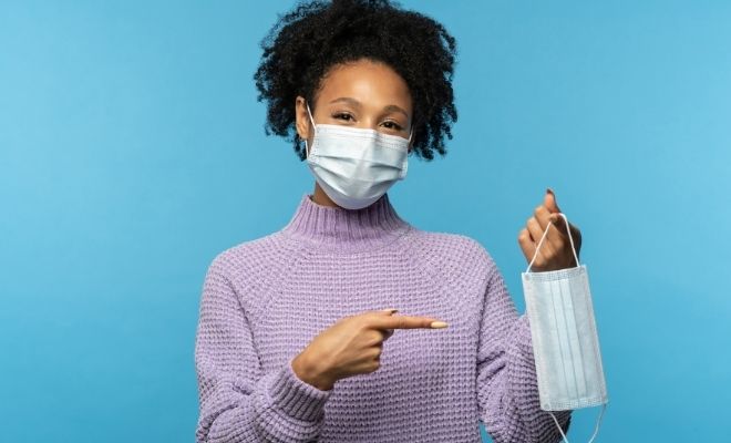 Todos los significados de soñar que estás en la calle sin mascarilla