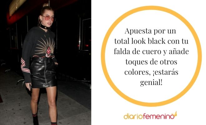 Puedes llevar un look totalmente negro con tu falda de cuero