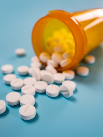 ¿Puedo donar sangre si estoy tomando medicamentos?