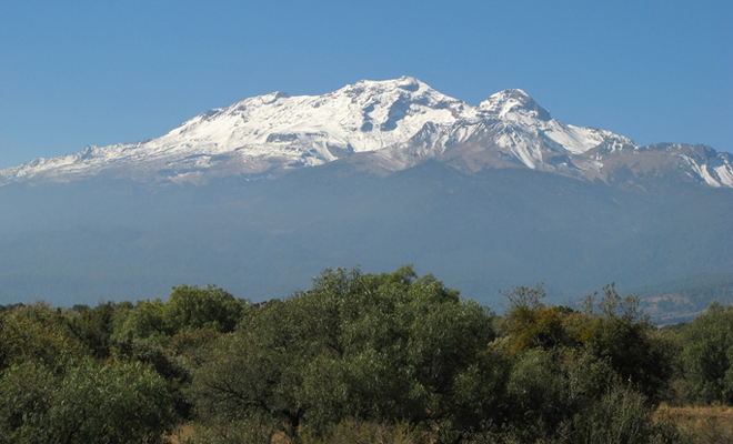 Historia de los volcanes Iztaccíhualtl y Popocatépetl: un amor de leyenda