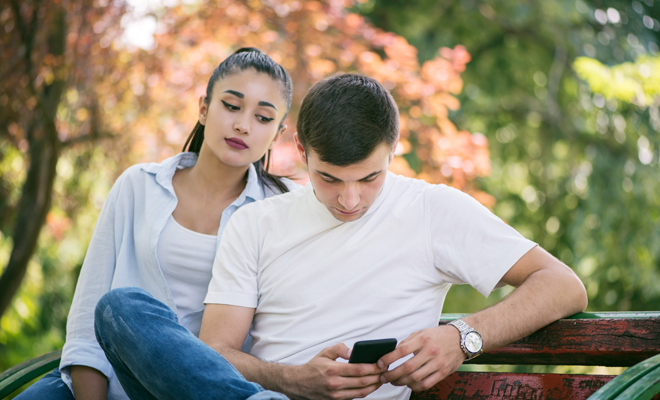 Consejos para saber cómo actuar si te gusta alguien que tiene pareja