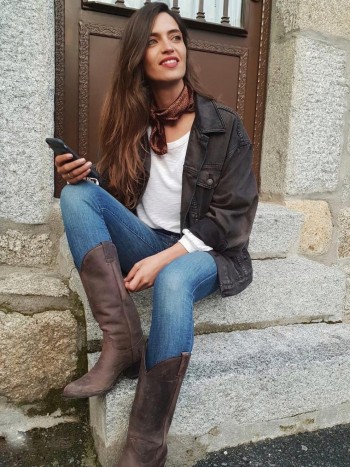 Cómo vestirse para ir a una cata de vinos: cómoda, pero elegante