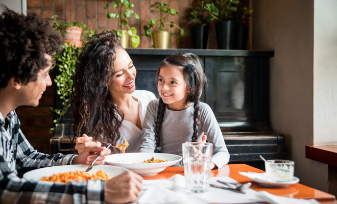 Formas de decir a tus hijos que tienes pareja cuando eres viudo o viuda