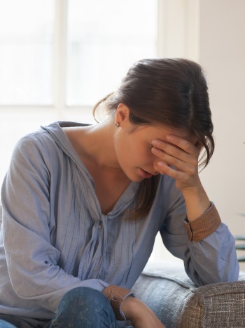 Indefensión aprendida: qué es, causas y características principales