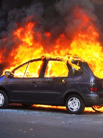 Qué significa soñar que se quema tu coche: incendios en sueños