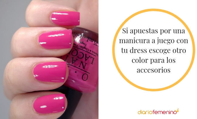 Cómo pintarse las uñas para combinarlas con un vestido rosa fucsia