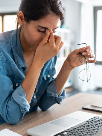 Cómo afecta la ansiedad a tu trabajo (y cómo evitar perder el empleo)