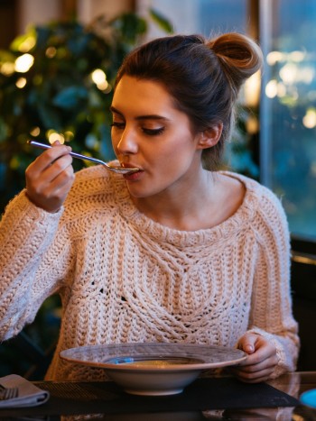 Fagofobia: el peligroso miedo a tragar alimentos