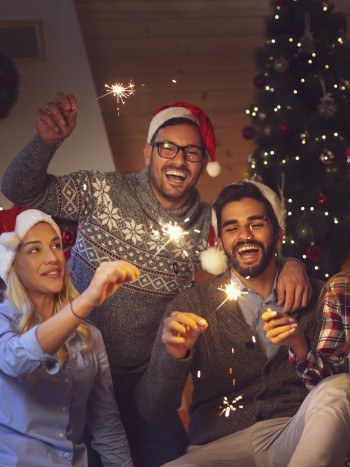 Poemas de Navidad y Año Nuevo 2024 para dedica a tus amigos