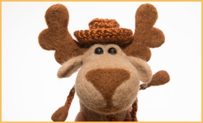 Cómo hacer un reno de fieltro para Navidad
