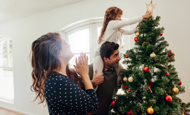 Poner el árbol de Navidad con mucho tiempo antes te hace más feliz
