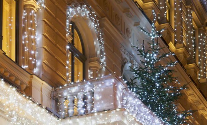 Cómo decorar un balcón o terraza en Navidad