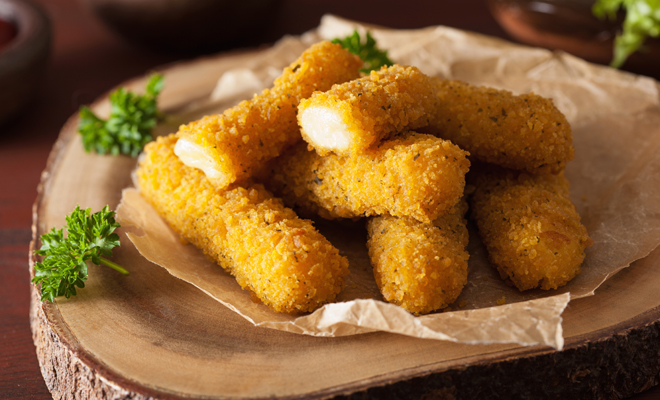 Canapés para Navidad: palitos de mozzarella