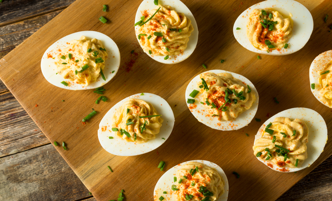 Canapés de Navidad con huevos