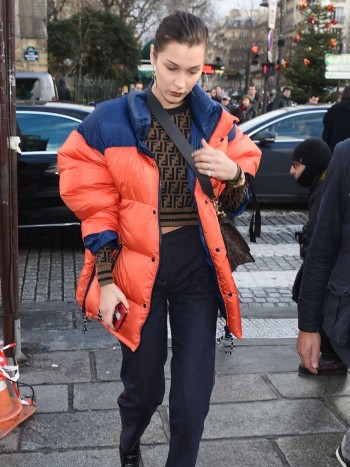 Plumíferos: aliados contra el frío que también pueden ser sexys