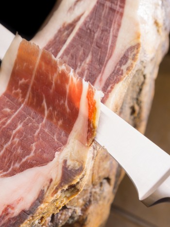 Cómo conservar el jamón serrano (tanto si lo has empezado como si no)
