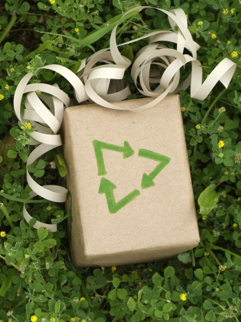 Regalos sostenibles y solidarios para Navidad: detalles útiles