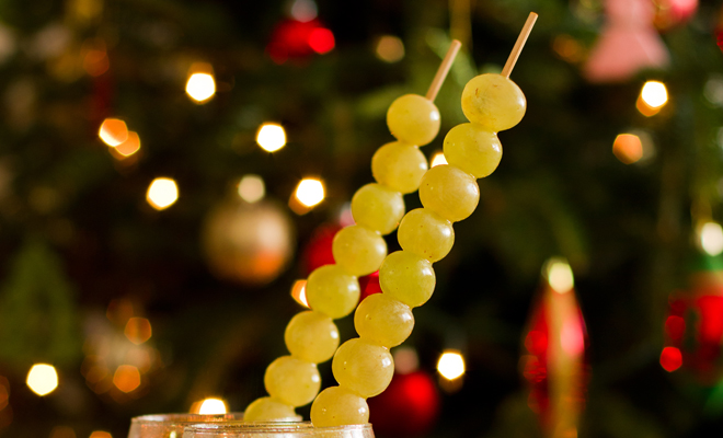 Cómo presentar las uvas de Nochevieja en brocheta