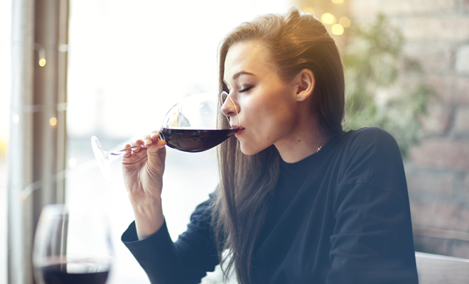 ¿Cuáles son los síntomas de tener miedo al vino?