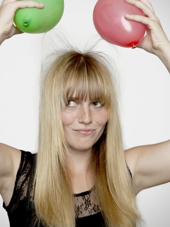 Cómo eliminar la electricidad estática del pelo: 9 trucos esenciales