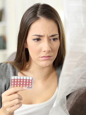 ¿Debo descansar de las pastillas anticonceptivas si llevo mucho tiempo tomándolas?