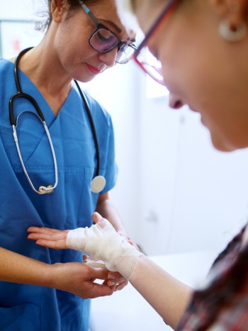 Soñar con una herida que sangra: ¿cuánto tardará en curar?