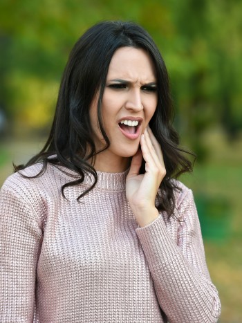 El peligro de soñar que se te caen los dientes de abajo