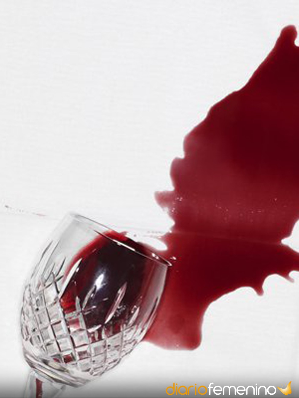 ¿Cómo quitar manchas de vino tinto?