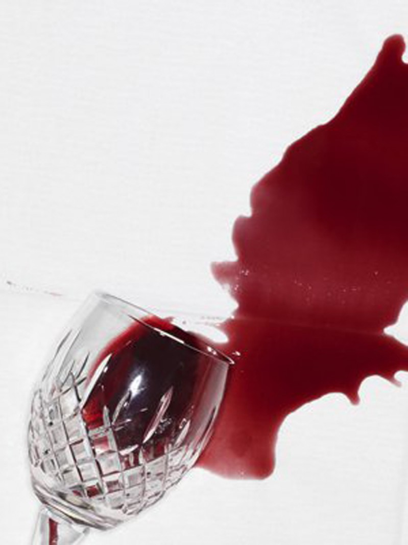 teoría sobras Indulgente Manchas de vino tinto de la ropa: ¡elimínalas para siempre!