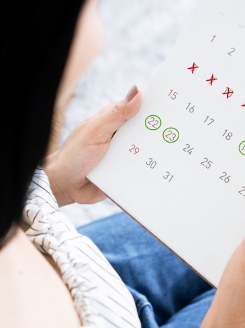 ¿Te baja la regla dos veces al mes? Descubre qué pasa