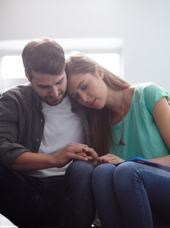 11 claves necesarias para ayudar a tu pareja en el proceso del duelo