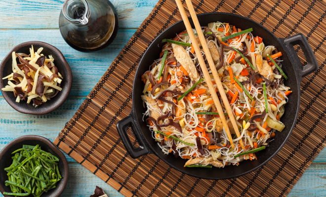Receta de wok con noodles y champiñones
