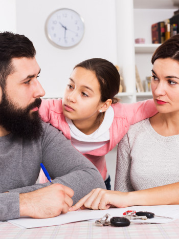 Me quiero divorciar pero aguanto por mis hijos, ¿hago bien?