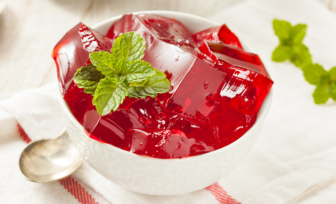 Puedes hacer gelatinas para no tirar la fruta madura