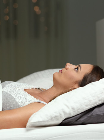 Soñar con hormigas en la cama: cuidado con el estrés