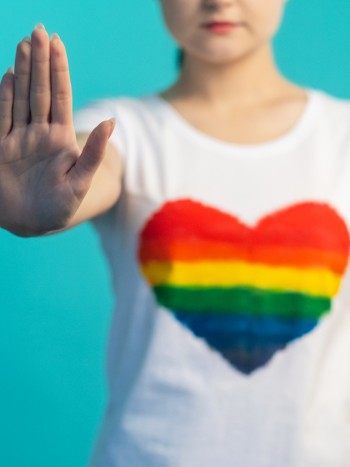 Formas de reconocer la homofobia y la bifobia: consecuencias directas