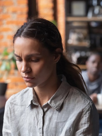 Ansiedad al estar con gente: entre la timidez y la fobia social