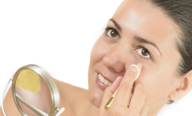 Así se utiliza el corrector de ojeras