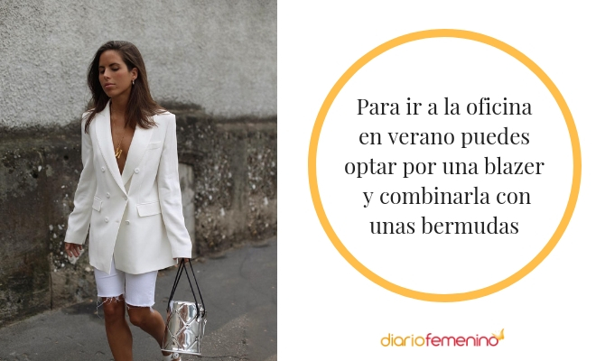 Look con bermudas para ir a la oficina en verano
