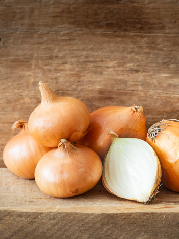 Cómo conservar cebollas fuera y dentro de la nevera (o en el congelador)