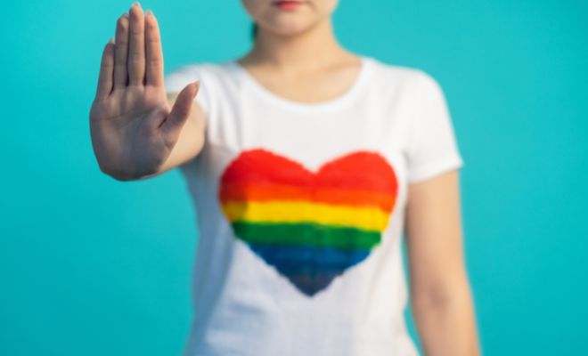 Pensamientos falsos sobre las personas LGBT+ y sus vidas