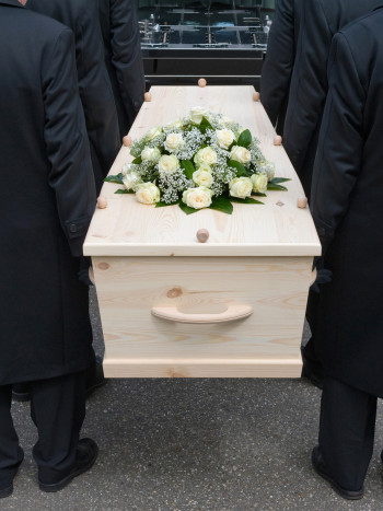 El angustiante significado de soñar que te entierran vivo