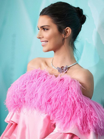 Cómo hacerse un moño deshecho, paso a paso: el peinado 'arreglado pero informal'