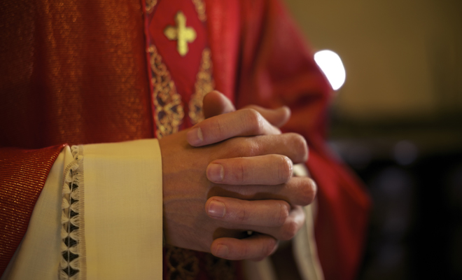 Qué significado tiene soñar con una iglesia y un sacerdote