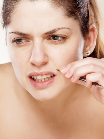 Soñar que tienes bigote siendo mujer: ¿te sientes diferente?