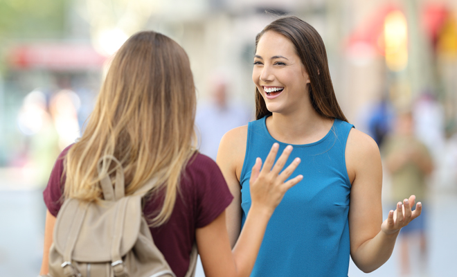 Así deberías presentarte y despedirte de los desconocidos