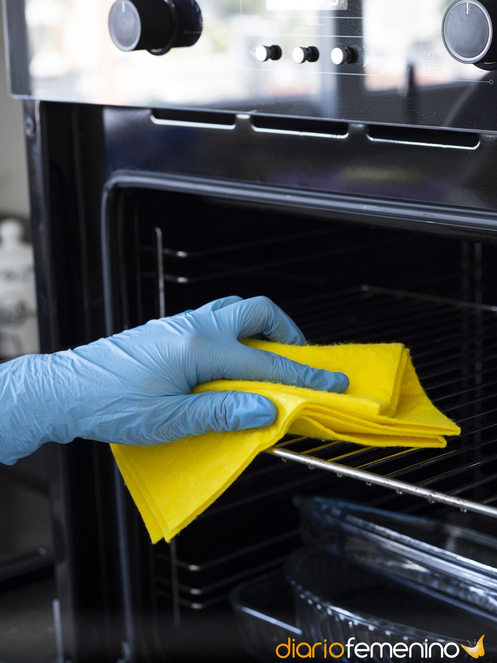 La mejor solución casera para limpiar un horno muy sucio